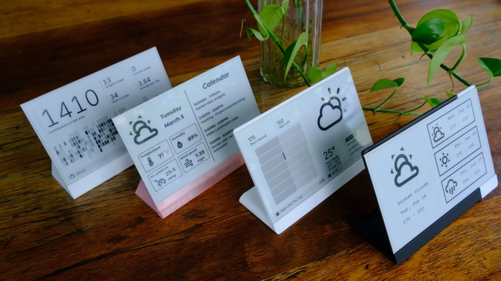 Four 3D printed enclosures of the e-ink dispaly