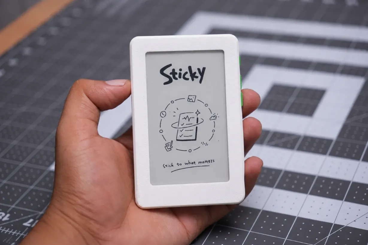 Customize Sticky with your own colors. Its compact snap-fit design keeps it protected while giving easy access to the buttons and display.